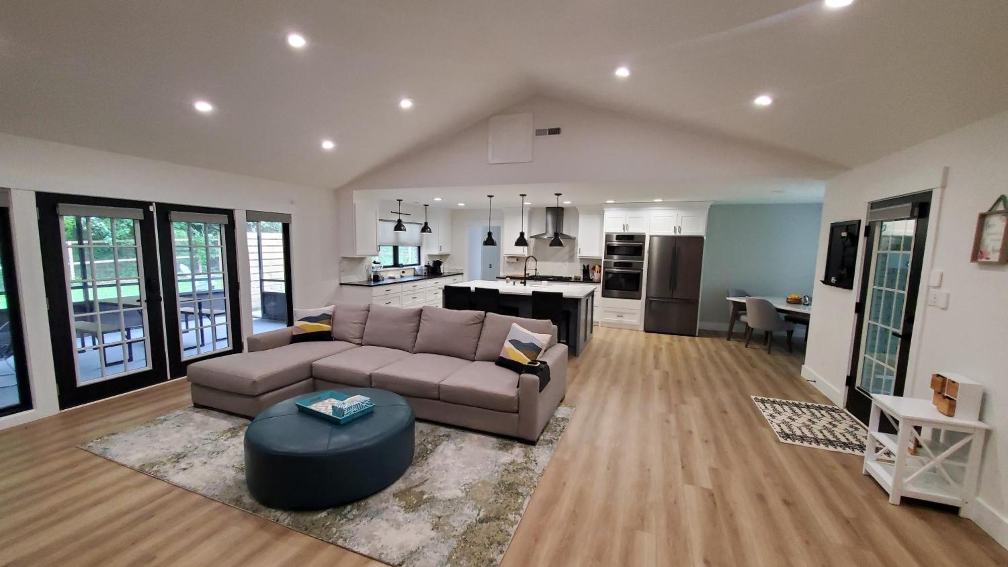 Mid-Century Modern Impeccable Remodel With Hot Tub Villa Ашвил Екстериор снимка