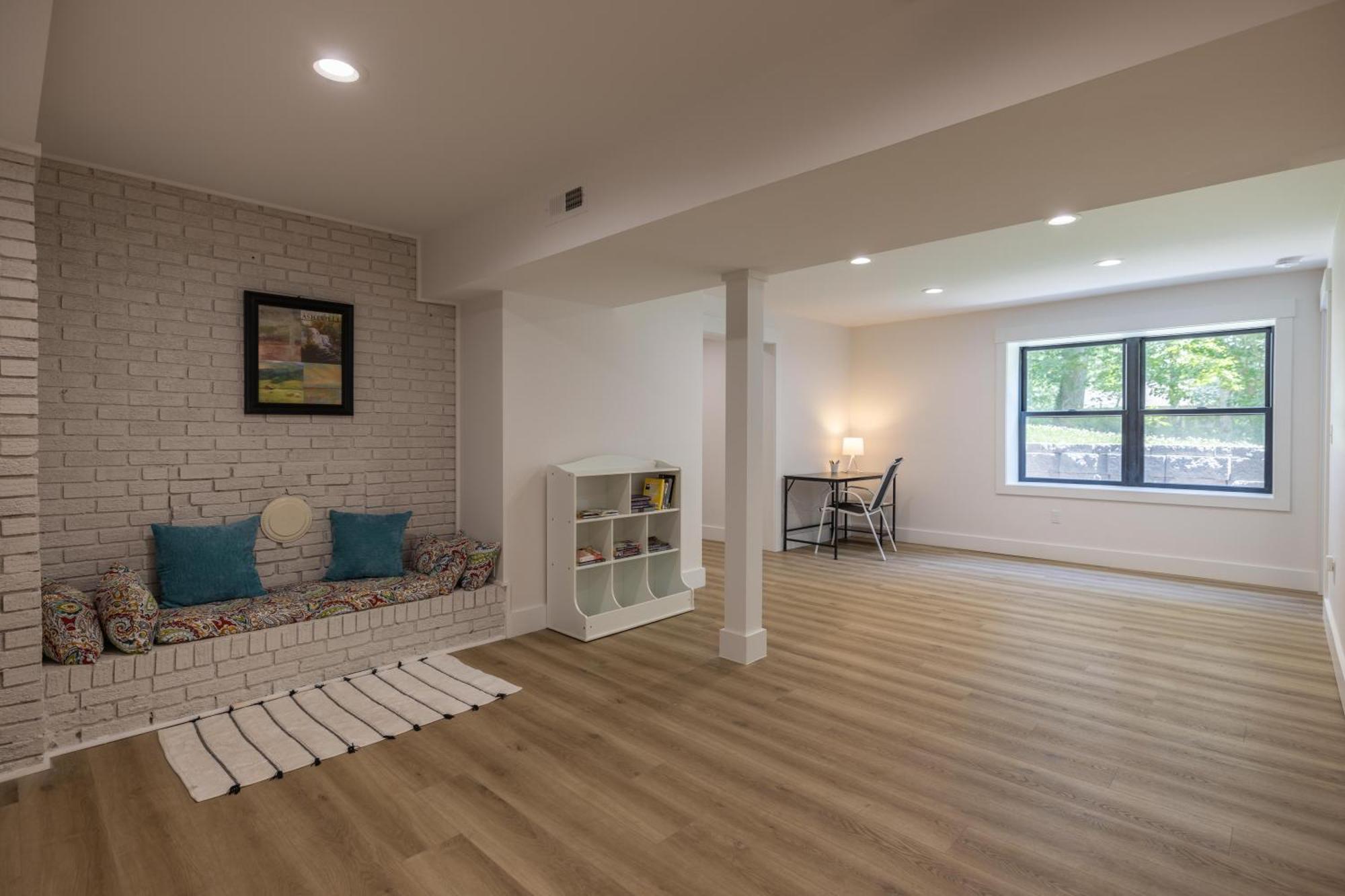 Mid-Century Modern Impeccable Remodel With Hot Tub Villa Ашвил Екстериор снимка