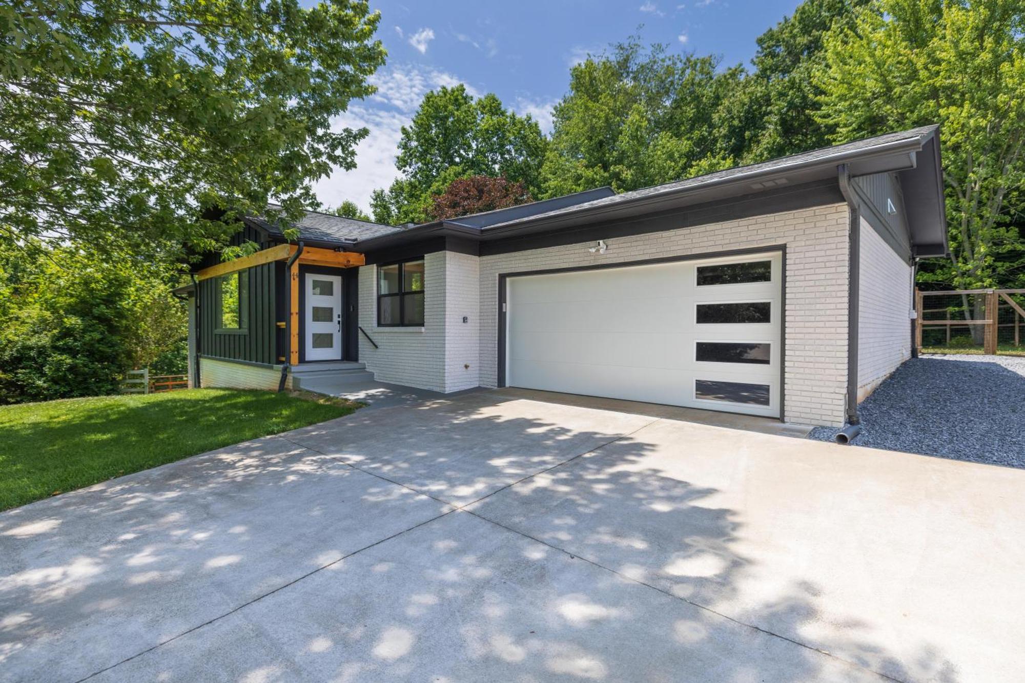 Mid-Century Modern Impeccable Remodel With Hot Tub Villa Ашвил Екстериор снимка